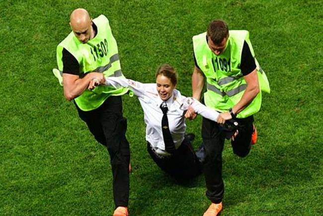 Terobos Final Piala Dunia, Veronika Dipenjara 15 Hari