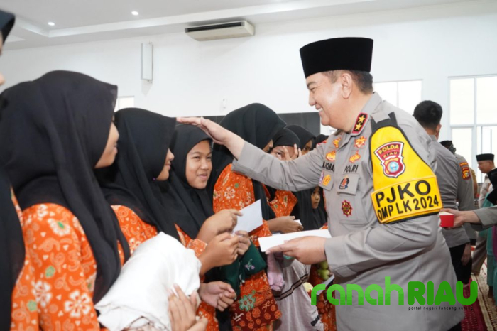 Doa Bersama jelang Pilkada, Kapolda Riau Santuni 40 anak Yatim