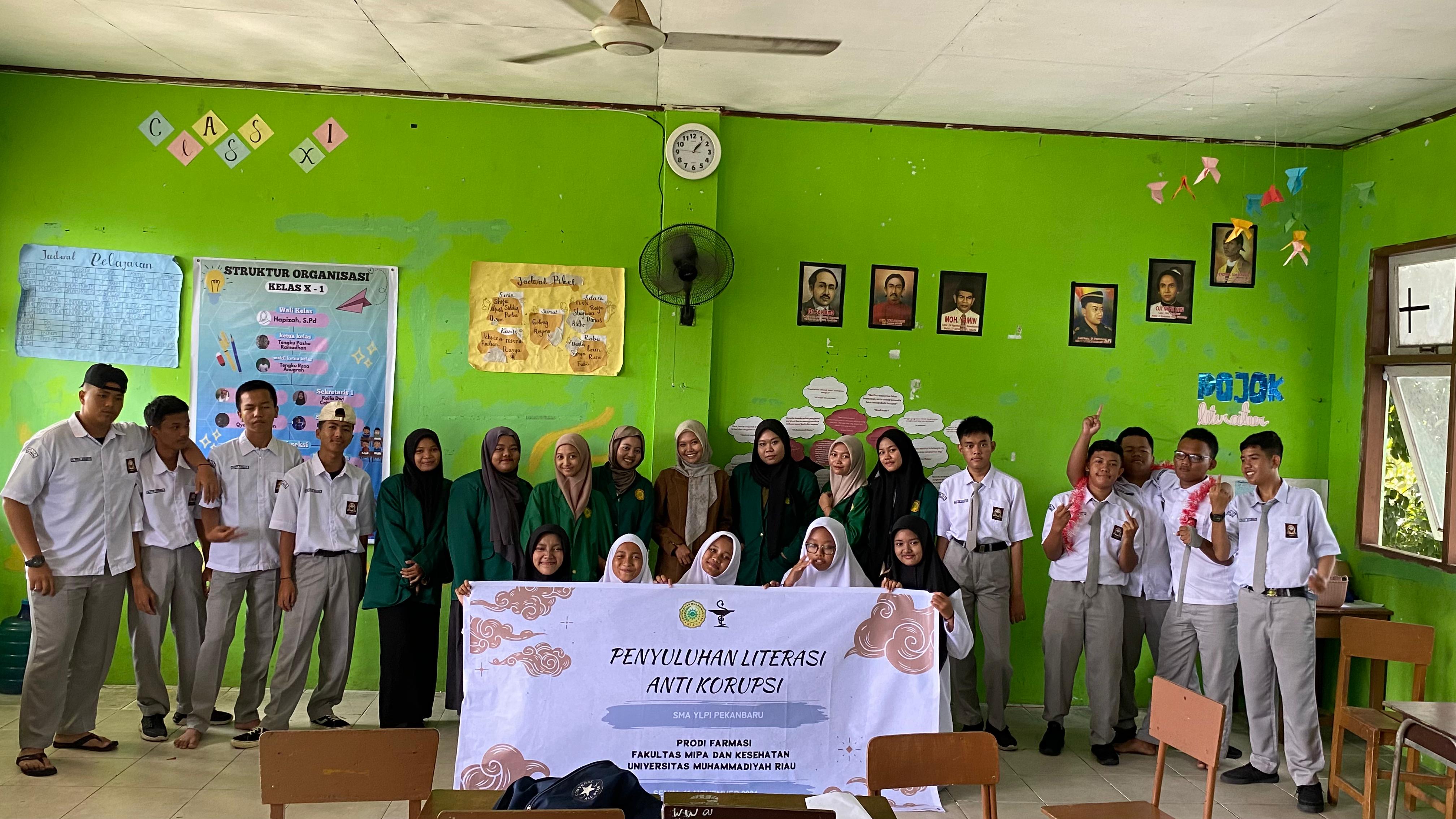 Mahasiswa UMRI gelar Sosialisasi Literasi Anti Korupsi di SMA YLPI Pekanbaru