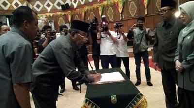 Masalah RTRW, Legislator Riau berharap Mendagri segera Setujui Ranperda