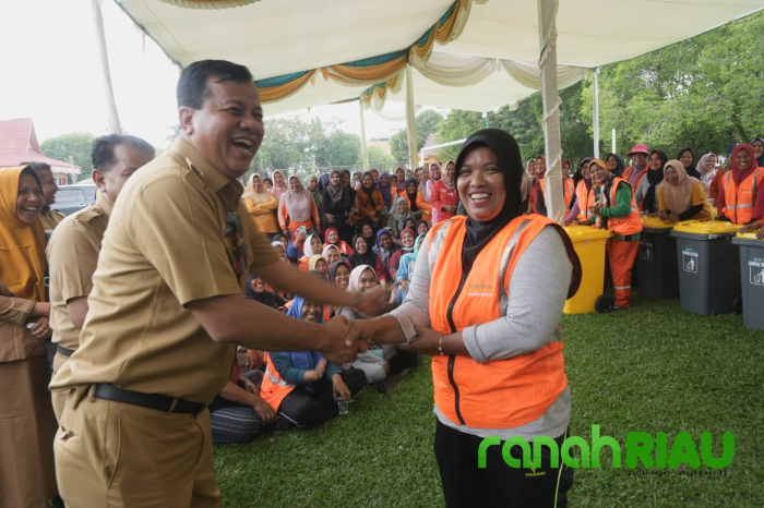 Bupati Ajak Masyarakat Hidup Sehat Lewat Gerakan Kuansing Minim Sampah