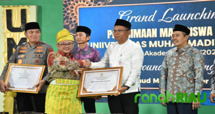 Jadi Mitra terbaik UMRI, Mendikdasmen Berikan Penghargaan kepada BRK Syariah
