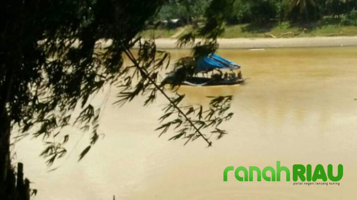 Panitia Pacujalur Rayon I Lakukan Normalisasi Sungai di Sepanjang Arena Pacujalur