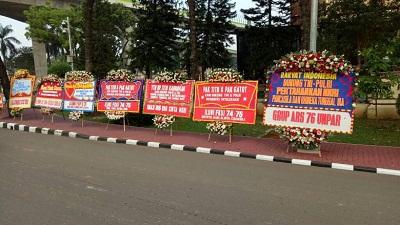 Mabes Polri Kebanjiran Karangan Bunga