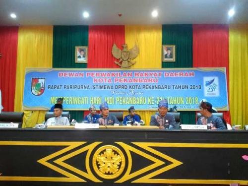 Perayaan HUT Pekanbaru, Dalam Sidang Paripurna, ini kado dari LAM  Untuk Pemko