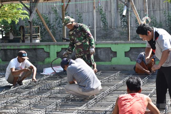 KADES KALIKONDANG TERJUN LANGSUNG DEMI TMMD REG 105