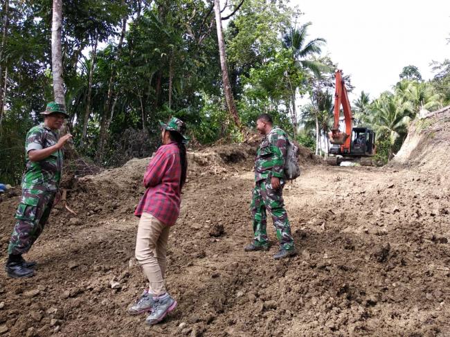Kasdim 1312/Talaud Turun Tangan Arahkan Alat Berat