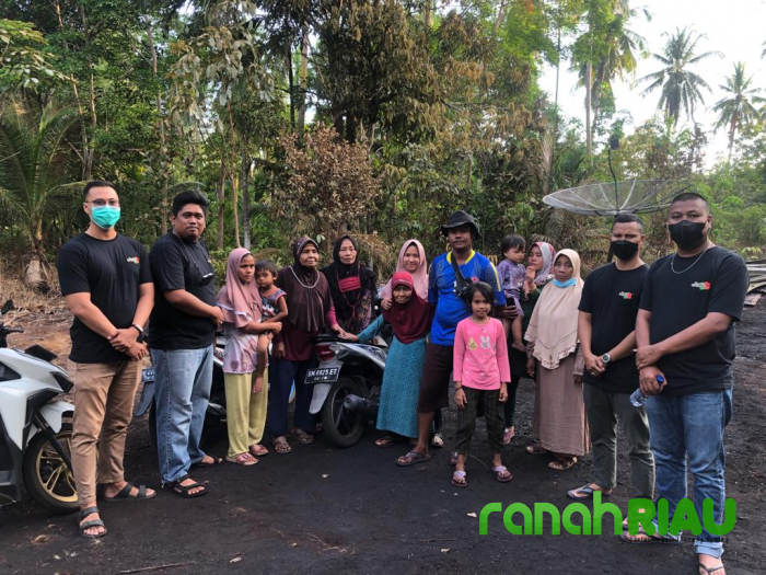 Wujudkan Kepedulian, Komunitas BKT Bengkalis Berikan Bantuan Korban Rumah Terbakar