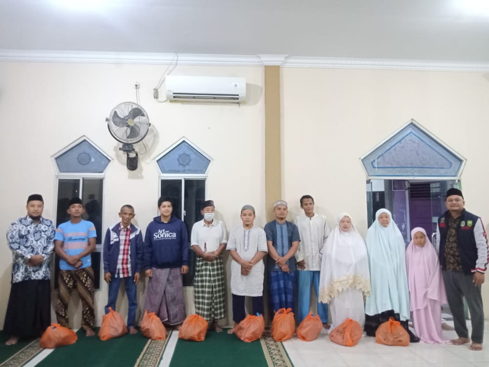 Penyaluran sembako untuk Dhuafa di Perumahan Griya Tika Utama 