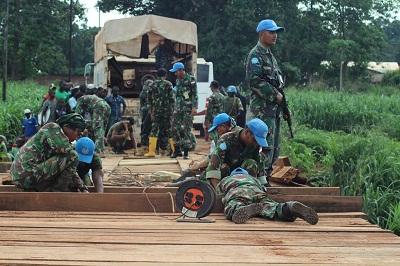   Kontingen Garuda Renovasi Jembatan di Desa Sibut-Afrika