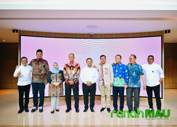 Bupati Bengkalis Inginkan Aliran Listrik 24 Jam Masuk Kepelosok Seluruh Desa