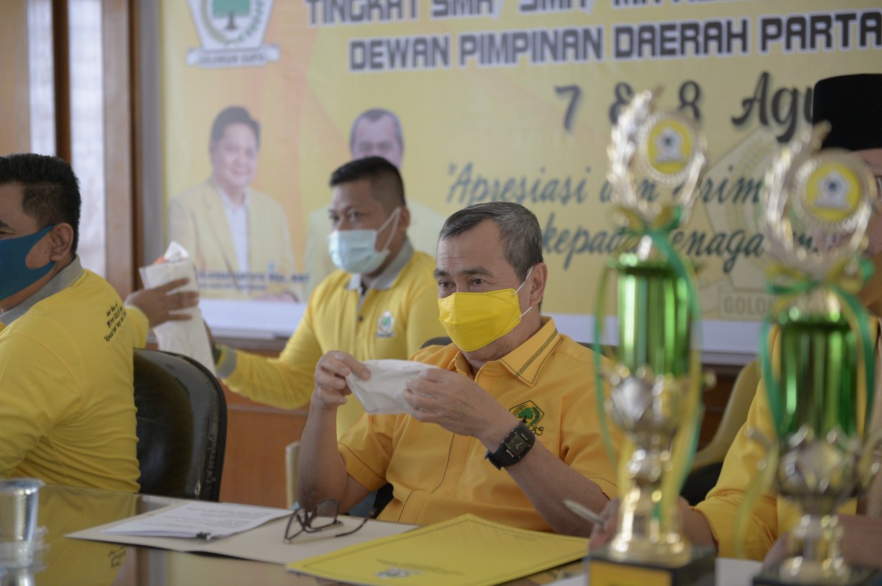 Syamsuar Menangis Baca Puisi Tentang Tenaga Medis Covid