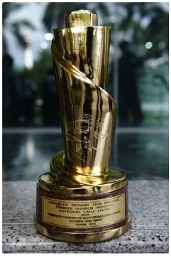 Ketiga Kalinya Pemprov Riau Terima Piala WTN