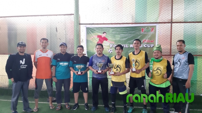 Tim IZI Riau juara turnamen futsal liga FOZWIL 2020