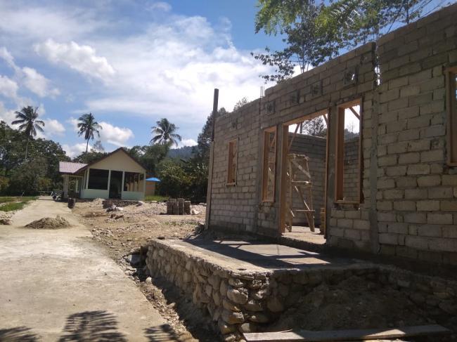 Kantor Tiga Pilar Desa Kapiroe Segera Rampung