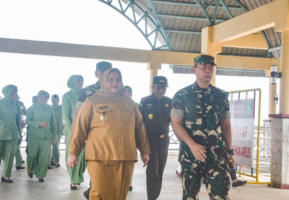 Kunker ke Bengkalis, Kasmarni Sambut Danrem 031 Wirabima di BSL