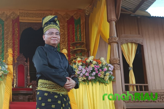 Dapat Gelar Kehormatan Adat dari Kerajaan Rokan, Profesor Junaidi Ikrar Komitmen Jaga Marwah Budaya