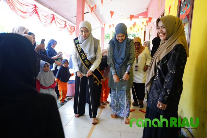 Kembali kerumah Lama, Bunda PAUD Riau Ajak anak-anak bermain Tradisonal dan Mendongeng 