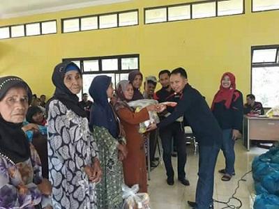 UPK GAJAH TUNGGAL Kecamatan Kuantan Mudik Berbagi sembako Untuk Rumah Tangga Miskin (RTM)