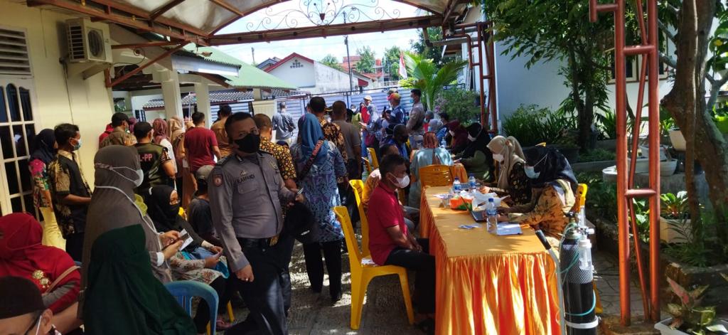 Kapolsek Mandau Pantau Masyarakat Ikuti Vaksinasi Dosis 1