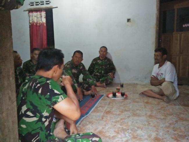 Babinsa: Kita Solat Asar Di Ruang Tamu Warga 