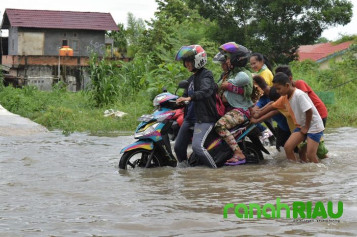 Pemprov Riau Tingkatkan Kesiapsiagaan tangani Banjir dan Longsor