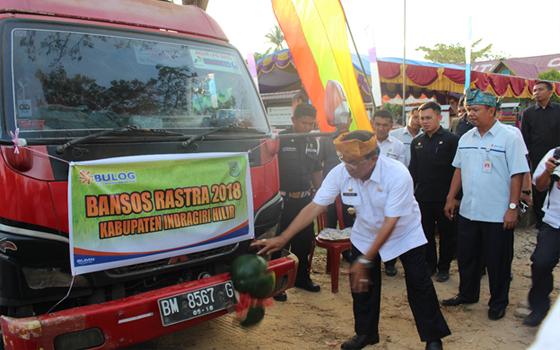 Bupati launching Penyerahan dan Sosialisasi Bansos Rastral Rakyat Miskin