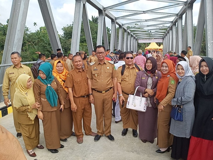 Jembatan Kasang Bangaswan Baru di resmikan Bupati Rokan hilir 