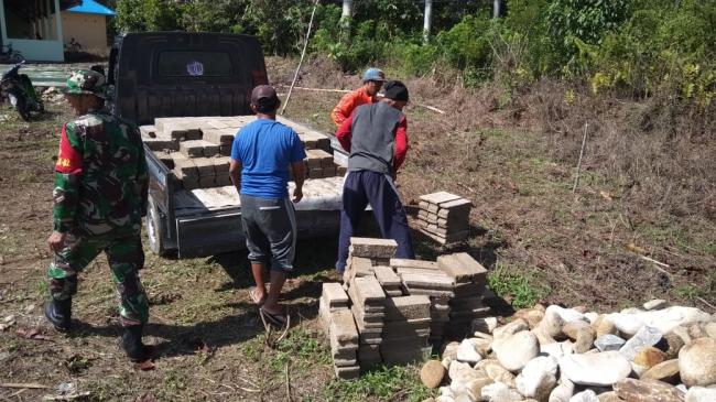 Batako Untuk Pengerjaan Rumah 3 Pilar di TMMD