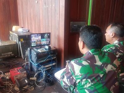 Tim Satkomlek TNI Gelar Komunikasi Hingga ke Pedalaman Asmat