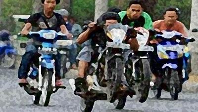 Ditertawai Warga karena gagal Freestyle, Sekelompok Geng Motor serang Komplek Perumahan