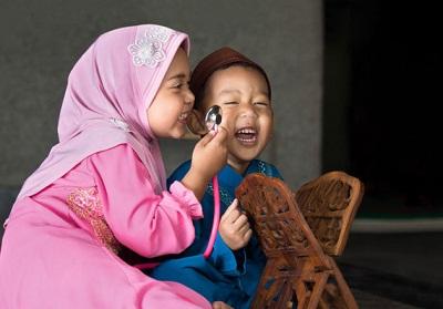 Benarkah Sikap Mengajarkan Anak Berpuasa dengan iming-iming Hadiah?