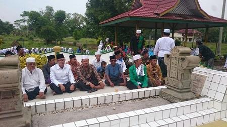 Selain Khataman Alquran, Santri Di inhu Ini Ziarahi Makam Raja Raja Indragiri