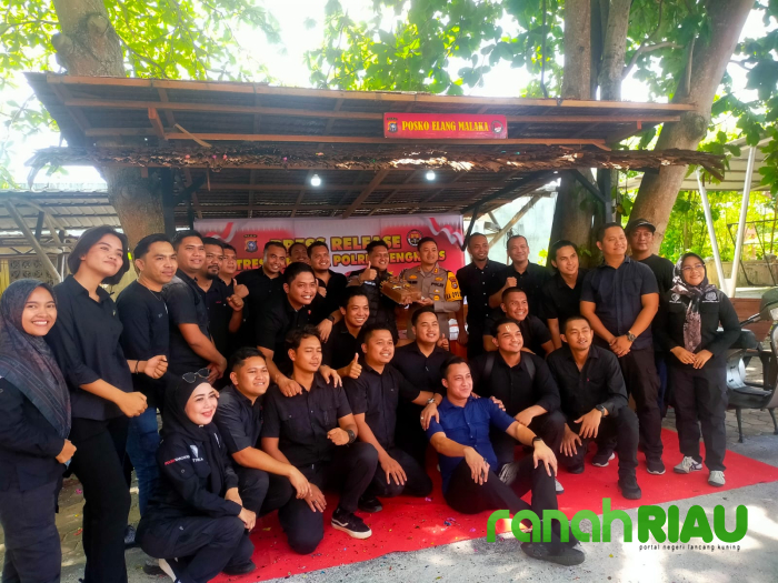 Kapolres Bengkalis Berikan Kejutan Ucapan Selamat Ultah kepada Kasat Narkoba