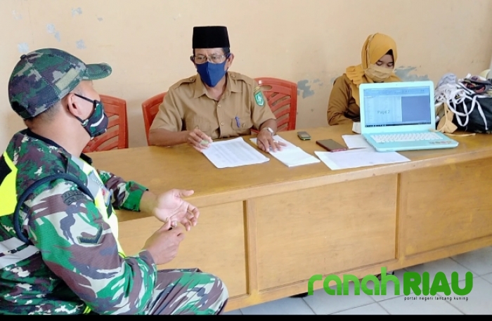 Sosialisasi Penerapan PSBB, Babinsa Bengkalis Sambangi Aparatur Desa dan Warga