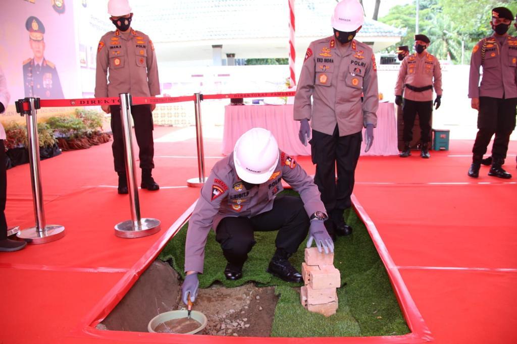Kunjungan Kerja ke Palembang, Kapolri Resmikan Kampung Tangguh dan Aplikasi Polisi Dulur Kito