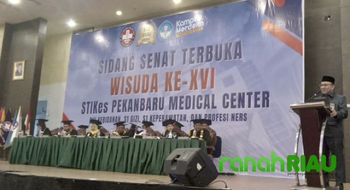 Kepala LLDIKTI Wilayah XVII beri Pesan Inspiratif kepada Lulusan STIKes PMC ke-XVI