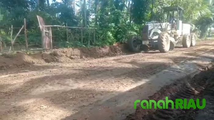 Tunaikan Janji! Masyarakat Banjar Guntung Sebut, Suhardiman Amby Bupati yang Cepat Tanggap