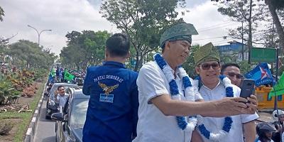 Diarak Keliling Kota, Dengan Senyuman Pasangan Firdaus-Rusli Sapa pendukung dan Masyarakat...