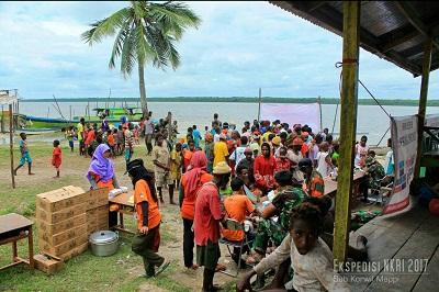 Tim Ekspedisi NKRI Gelar Pengobatan Gratis, Pertama Kali di Distrik Menyamur