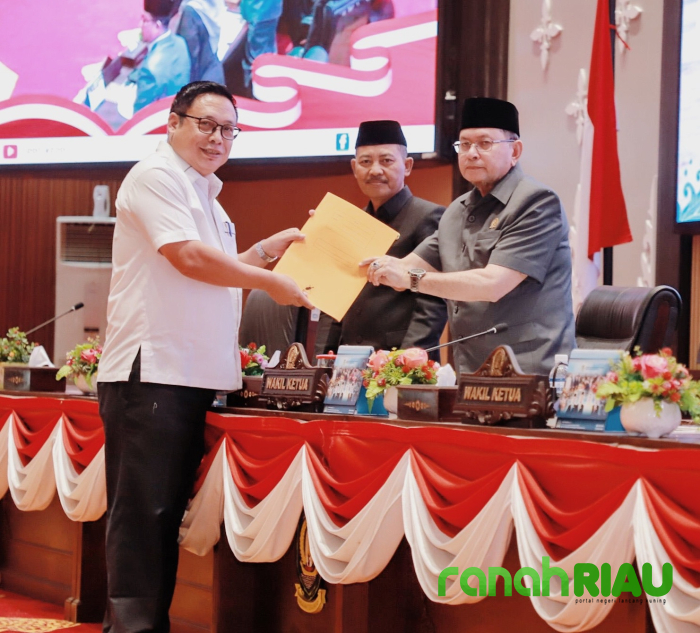 Sekdaprov Adi Hadiri Paripurna DPRD Kepri, Bahas Pandangan Fraksi Soal RTRW