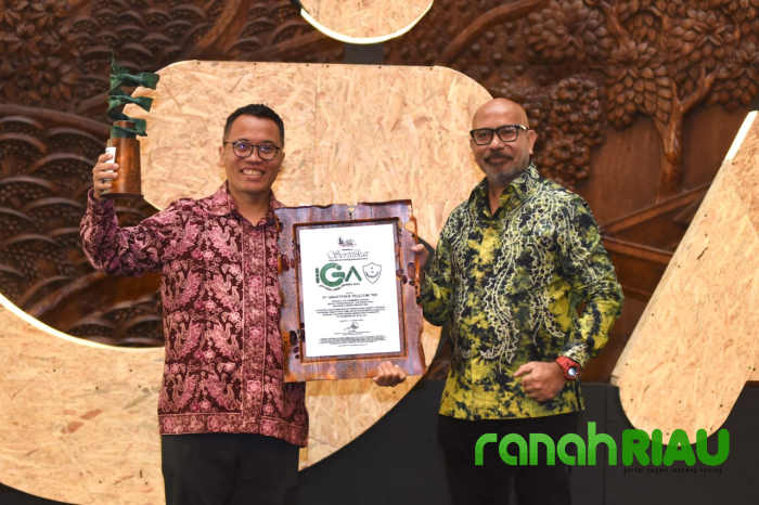 Smartfren raih Indonesia Green Award dalam Program eSIM dan Edukasi Lingkungan bebas Sampah 