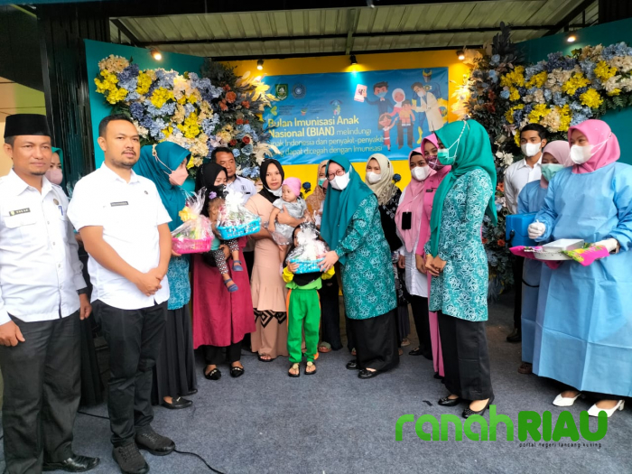 Kegiatan BIAN, Ketua TP PKK Hj Siti Aisyah Imbau Orang Tua Bawa Anak ke Pos Pelayanan Imunisasi