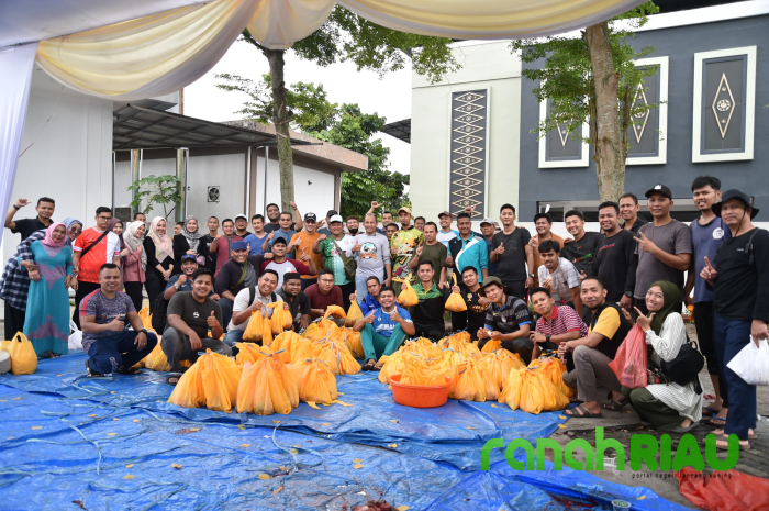 Momen Idul Adha 1445 H, BRK Syariah Berbagi Daging Kurban