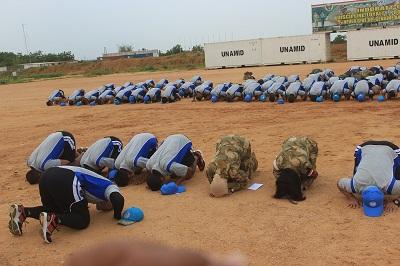 Pasukan Garuda Sujud Syukur di Lapangan Apel Indobatt-03  