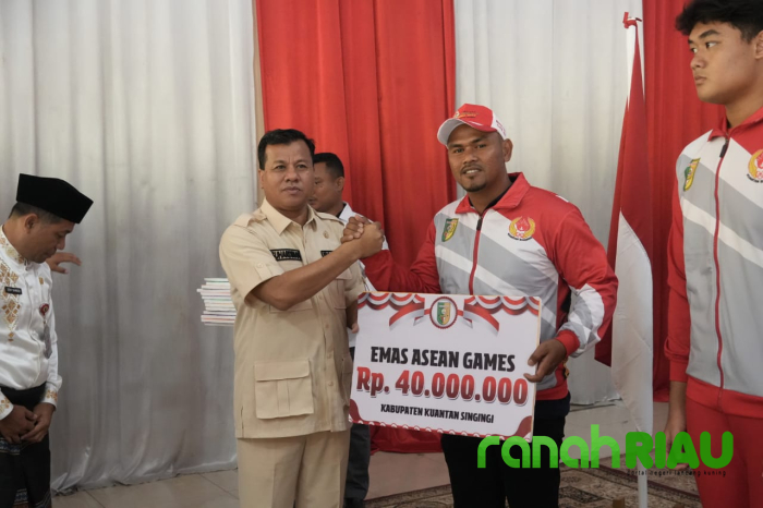 Penuhi Janji.!! Bupati Suhardiman Amby, Salurkan Bonus Kepada 347 Atlet Berprestasi