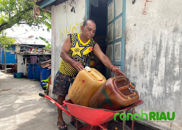 Gerobak Sorong CSR BRK Syariah, Penggerak Rezeki dan Kemudahan BBM bagi Warga Desa Mengkait