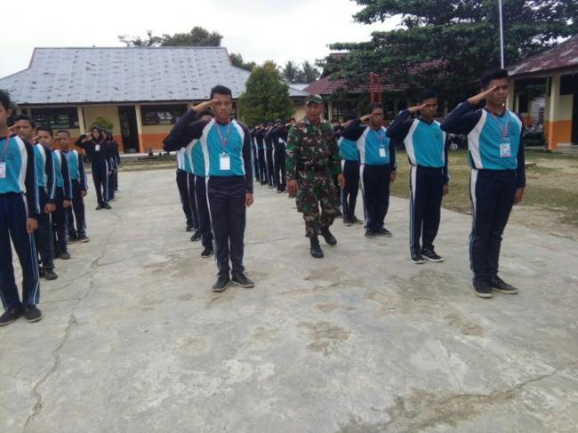 Babinsa Koramil 09/ Singingi, Melatih PBB di SMP Negeri 1 Singingi