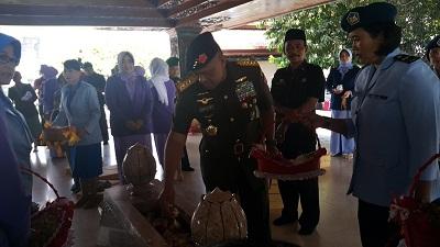 Ziarah Ke Makam Bung Karno dan Gus Dur, Ini Kata Panglima TNI