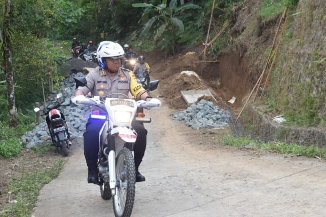 Kapolres Trenggalek Ikut Kunjungi RTLH Naik Trail